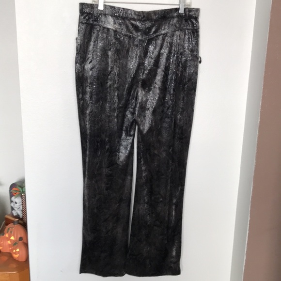 3 PIECE OUTFIT SNAKESKIN SILVER & BLACK SOFT MATERIAL SZ 14, WITH 2 BLOUSES SZ L - Picture 4 of 10